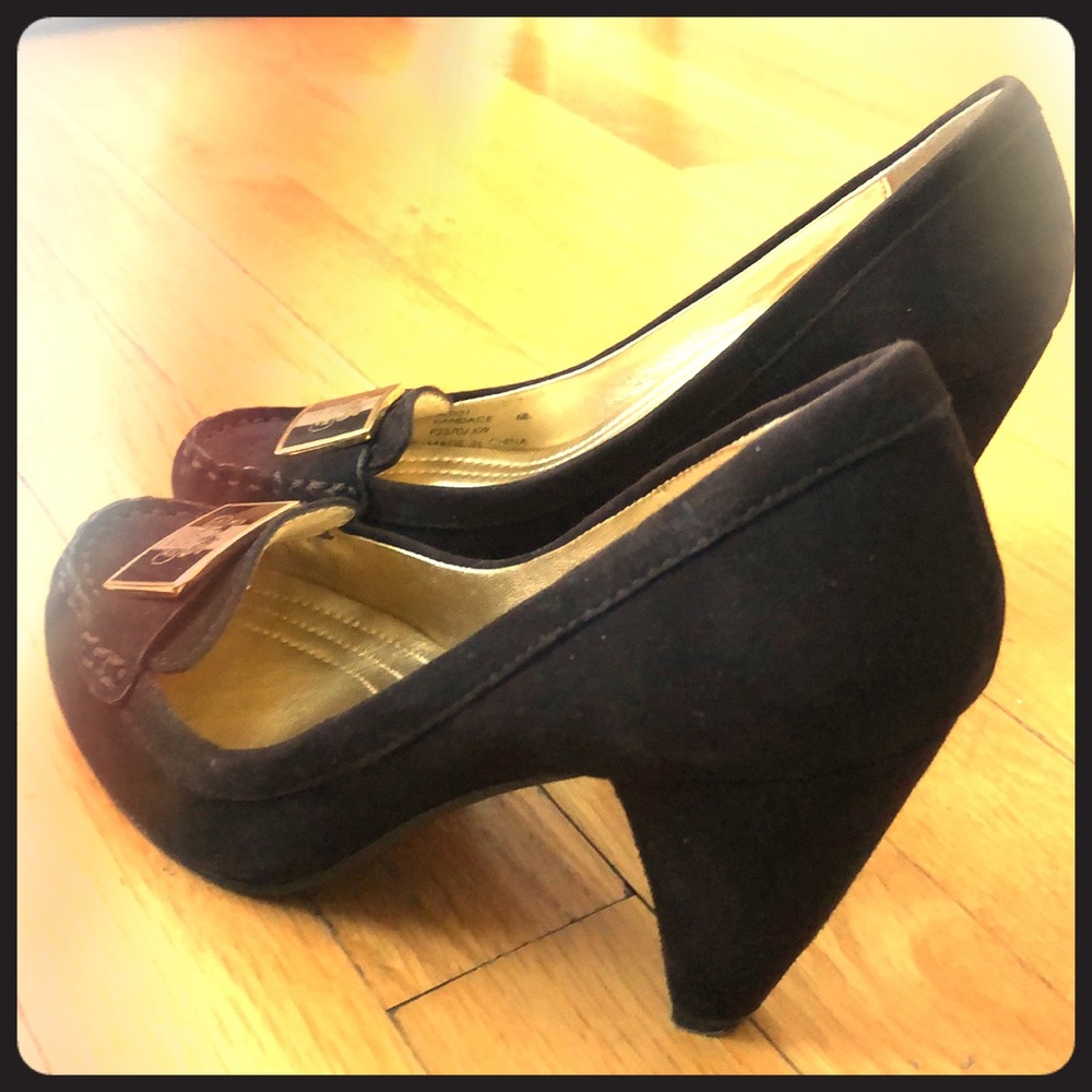 Coach Kandace Brwn Sz 6 Suede w/Gold Plague Pumps